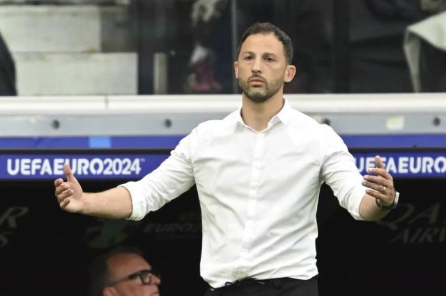 fbsports-比利时主帅：不需要调整卢卡库 多库不应承受痛苦